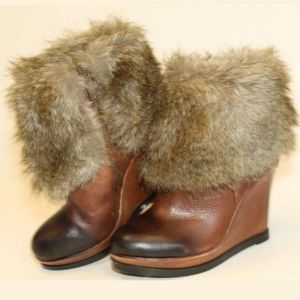 COPY - Vince Camuto Womens NEW Size 6 B 36 Leather Short Acryllic Fur Cuff Wedg…